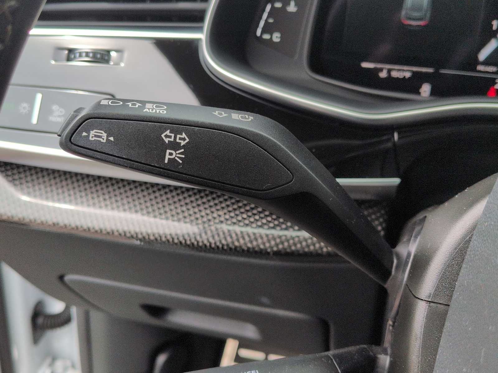 Thumbnail: 2023 Audi SQ8 - 28