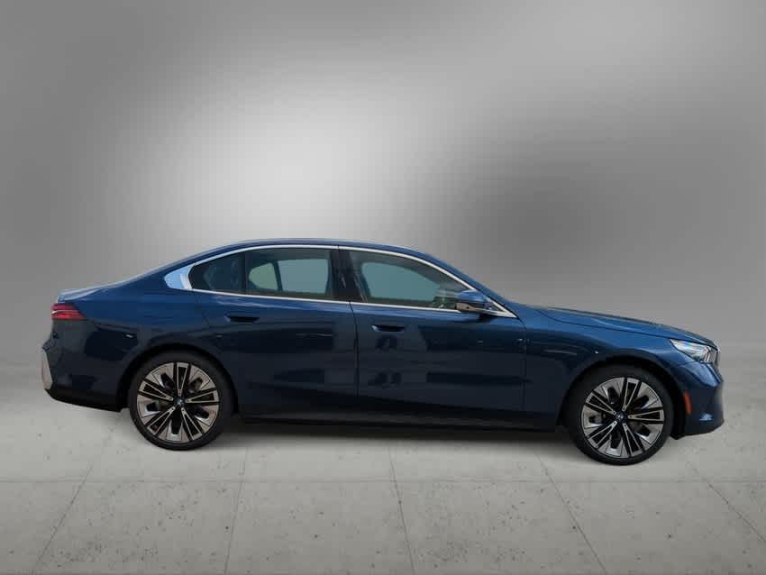 Thumbnail: 2026 BMW 5 Series - 9