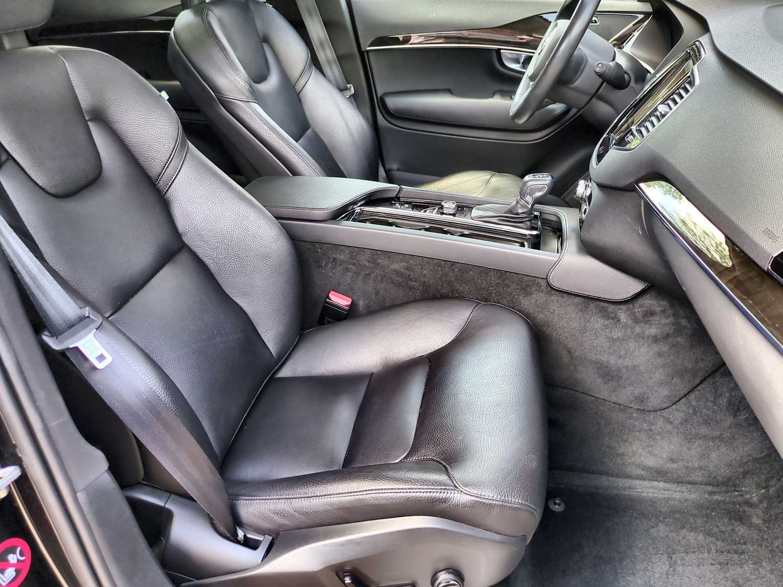 Thumbnail: 2018 Volvo XC90 - 24