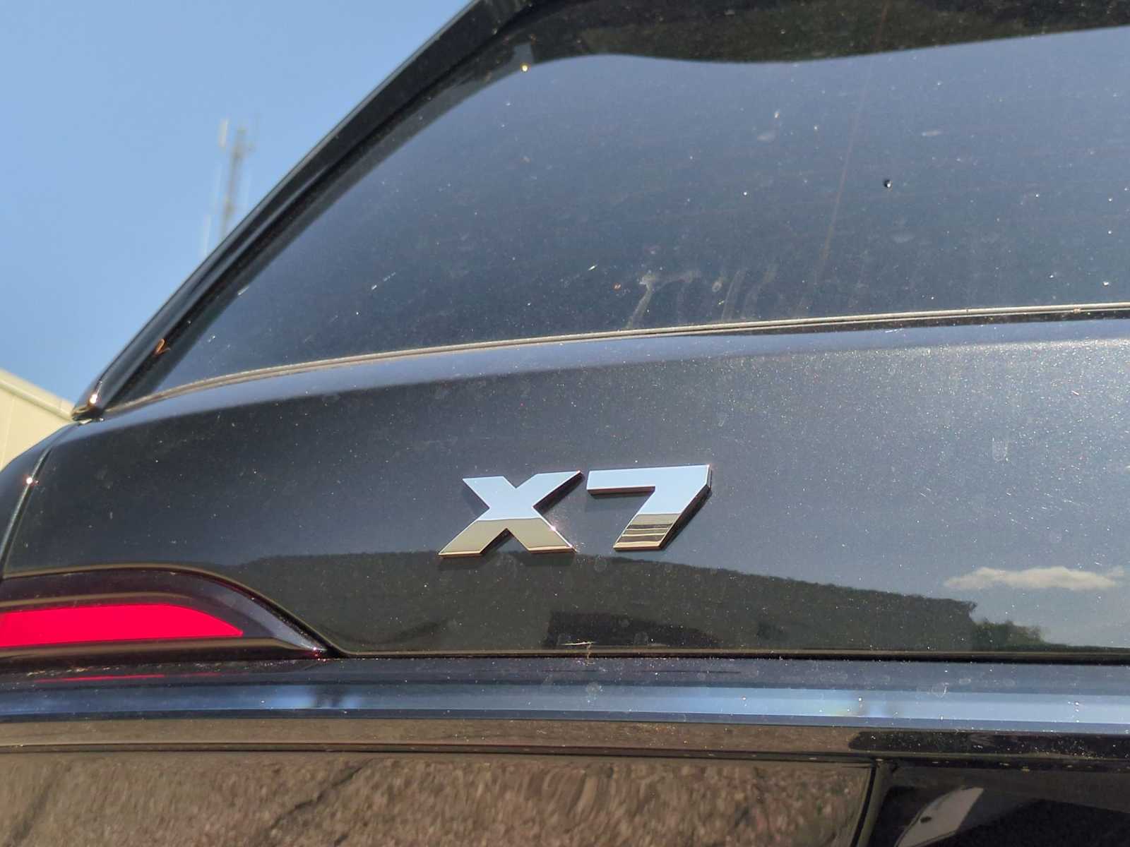 Thumbnail: 2026 BMW X7 - 13
