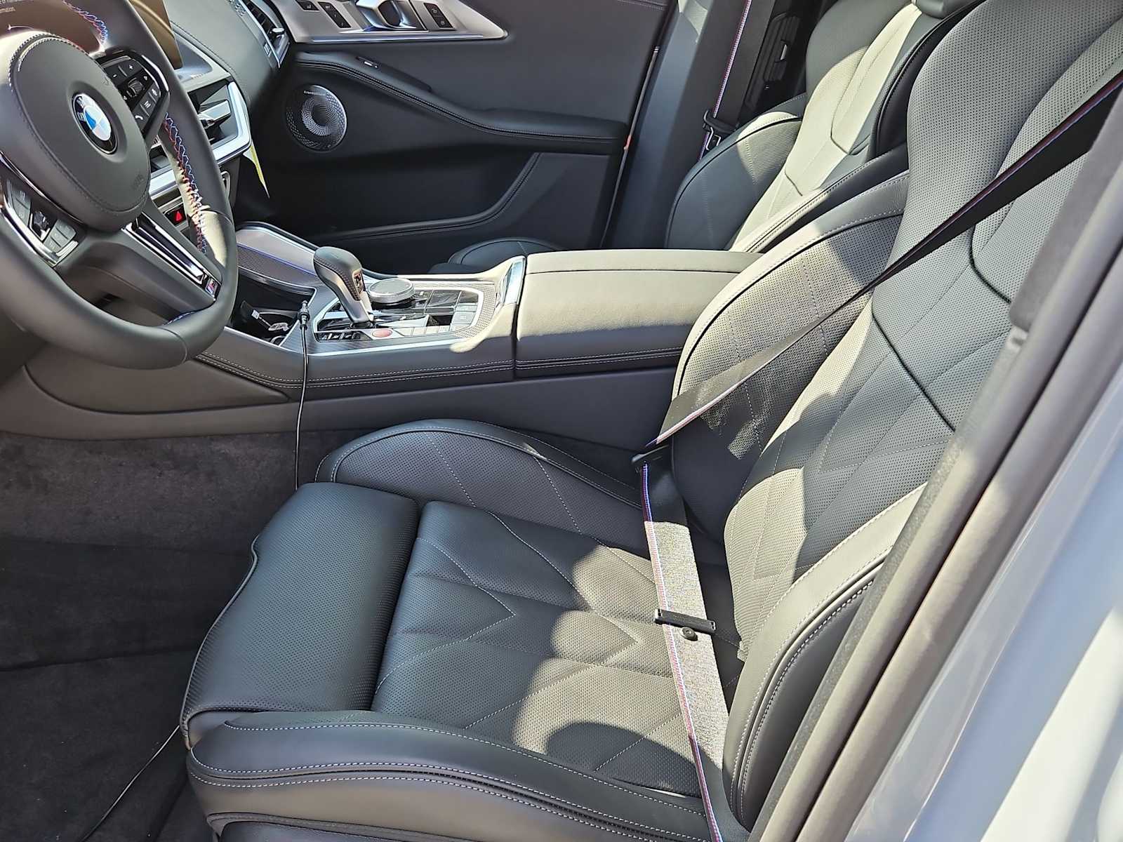 Thumbnail: 2026 BMW XM - 23