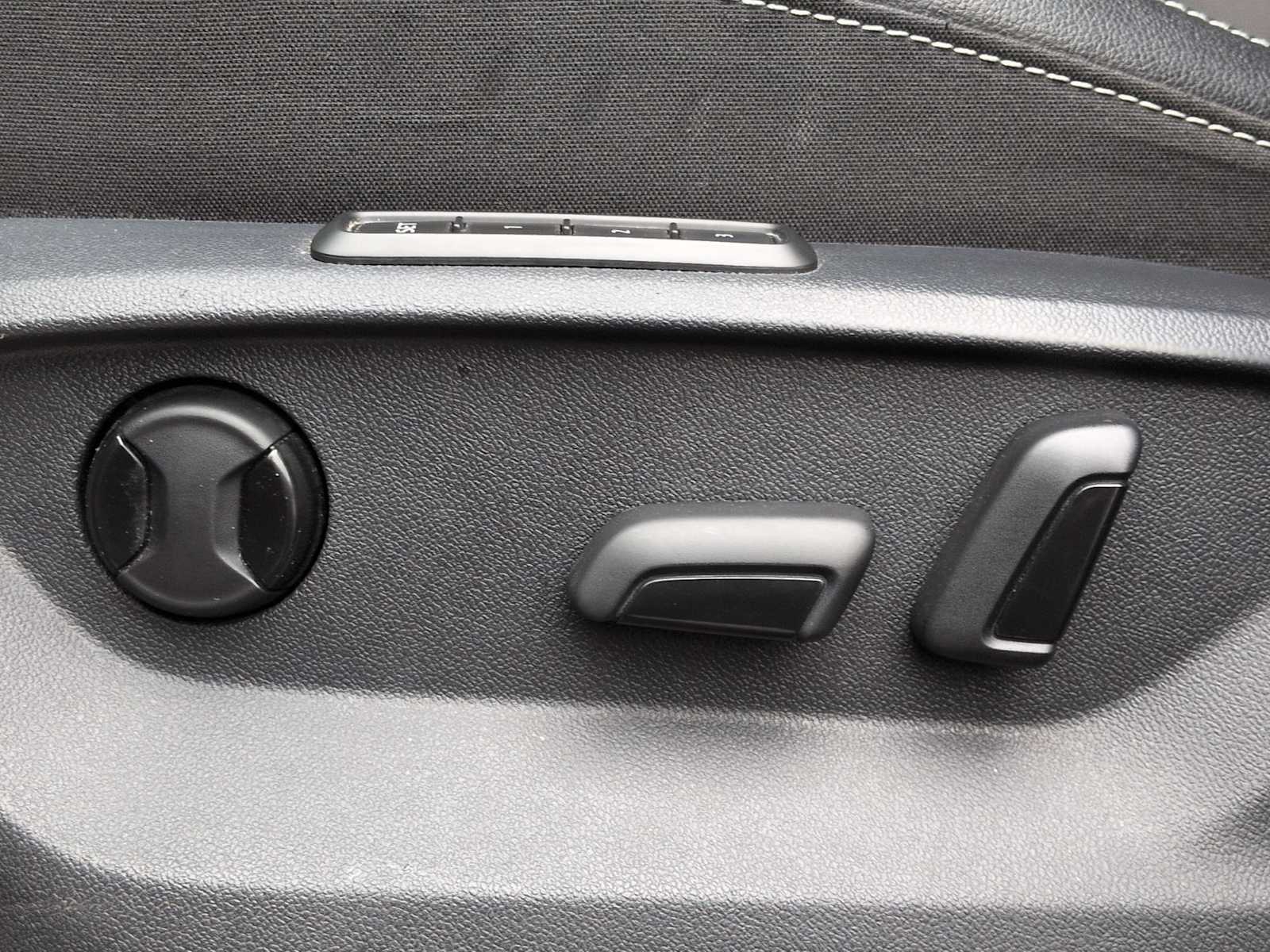 Thumbnail: 2021 Volkswagen Atlas - 17