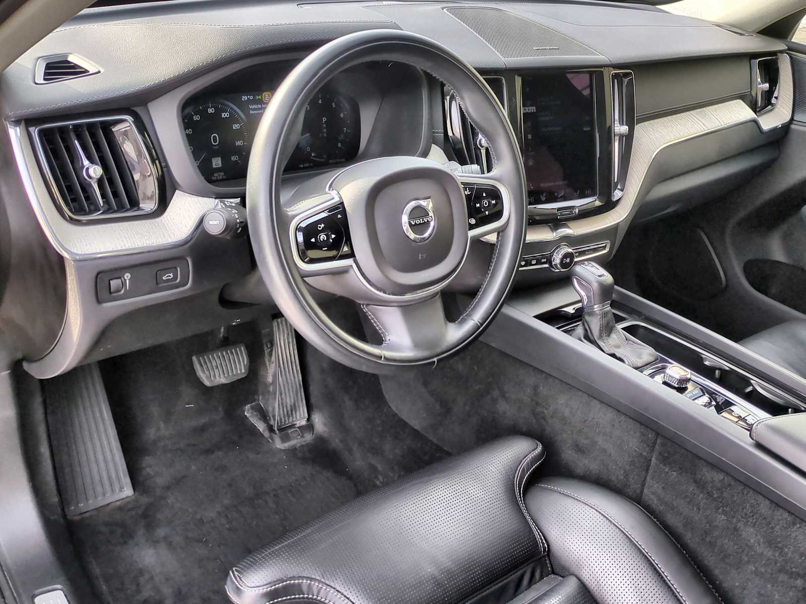 Thumbnail: 2021 Volvo XC60 - 10