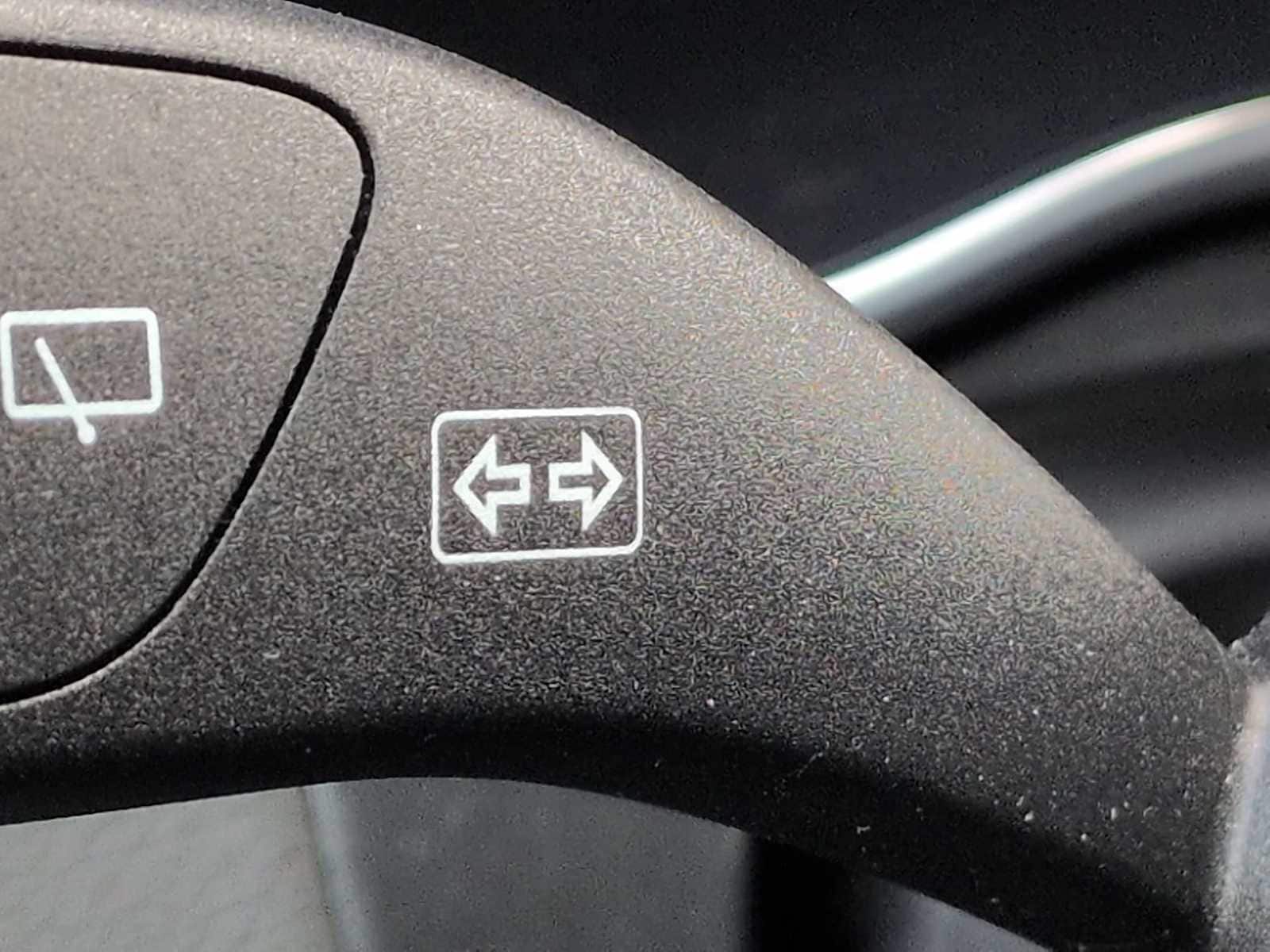 Thumbnail: 2022 Mercedes-Benz GLC - 26