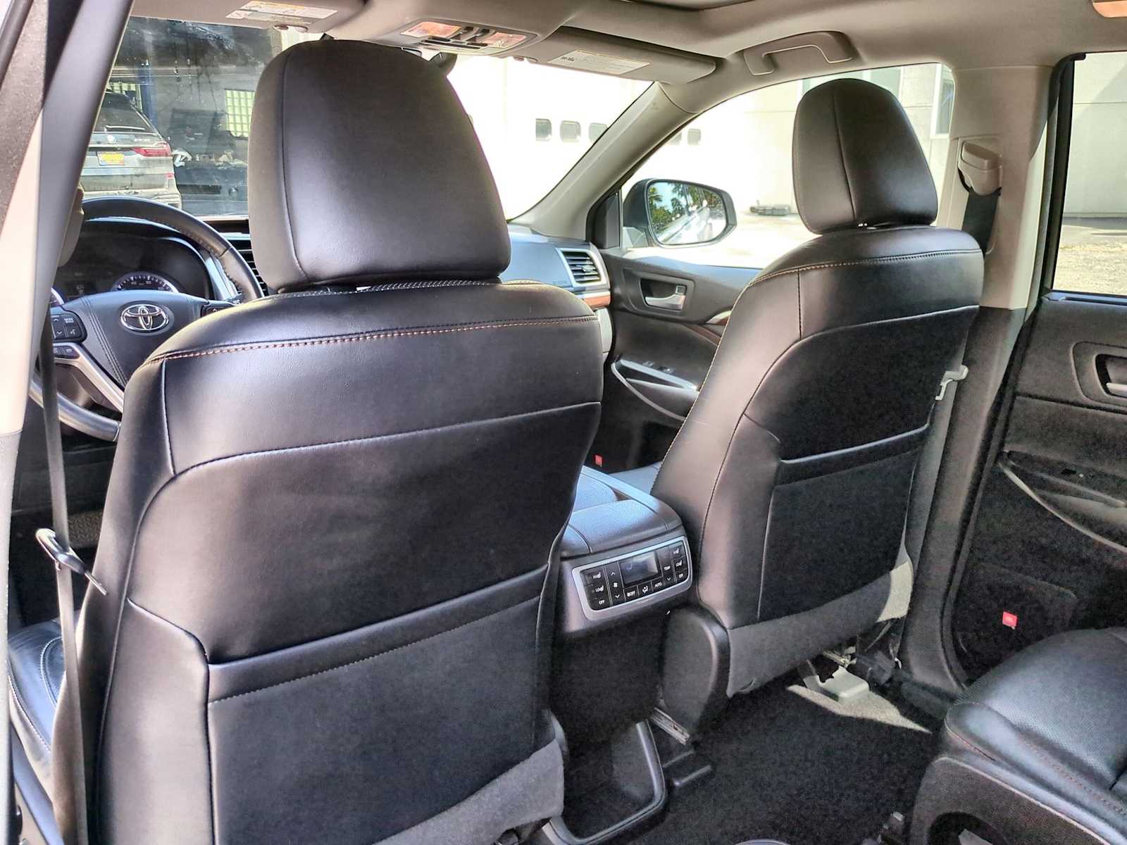Thumbnail: 2016 Toyota Highlander - 18