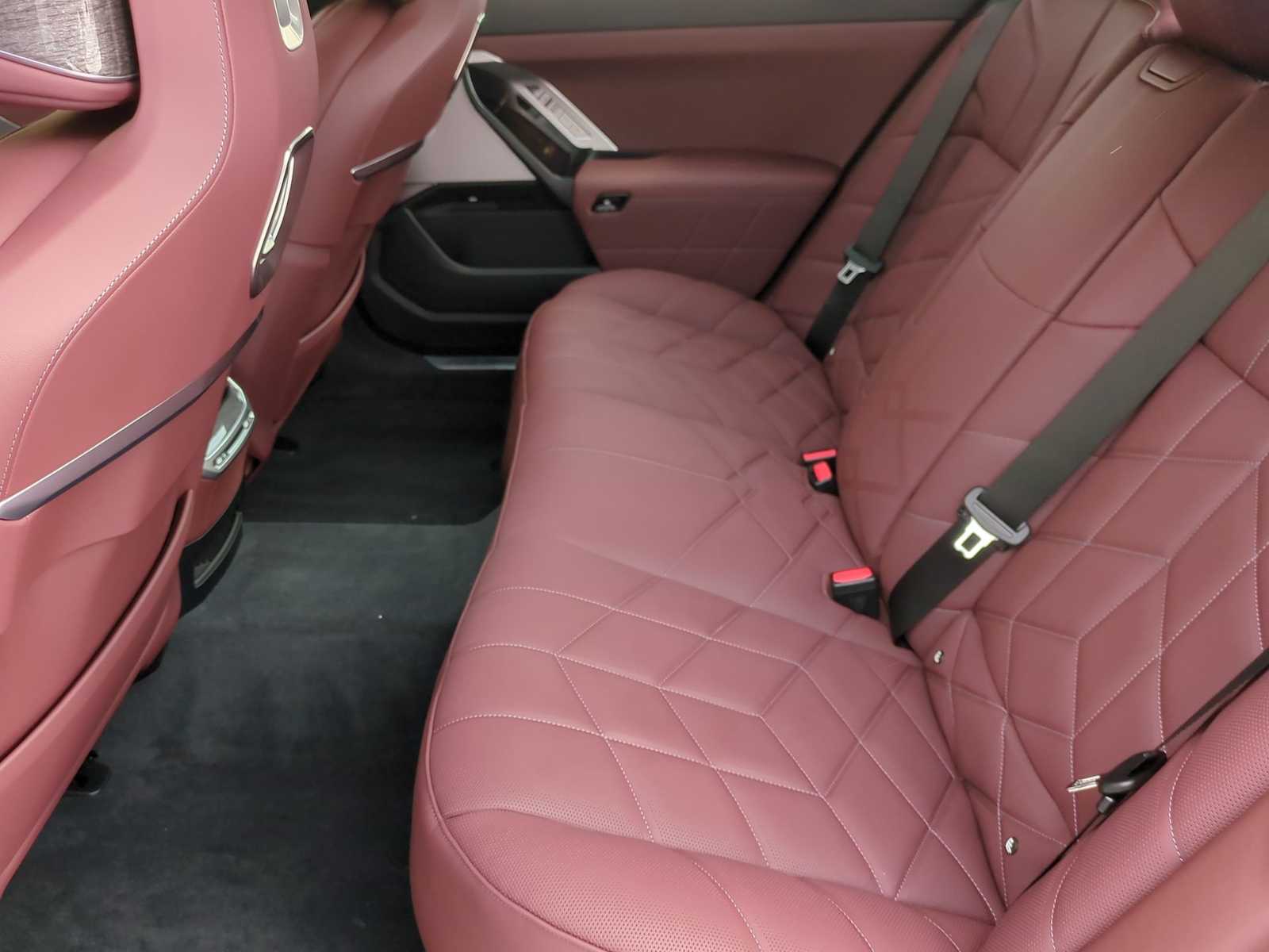 Thumbnail: 2025 BMW 7 Series - 21