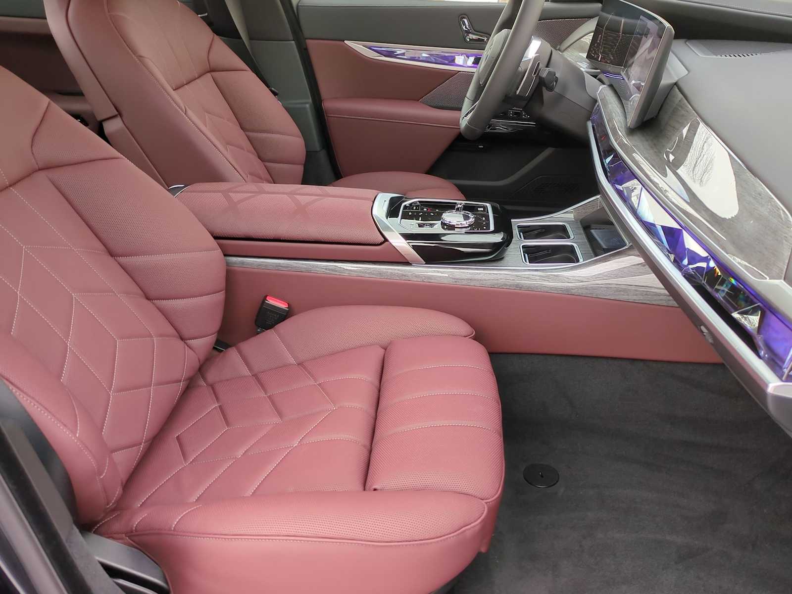 Thumbnail: 2025 BMW 7 Series - 24