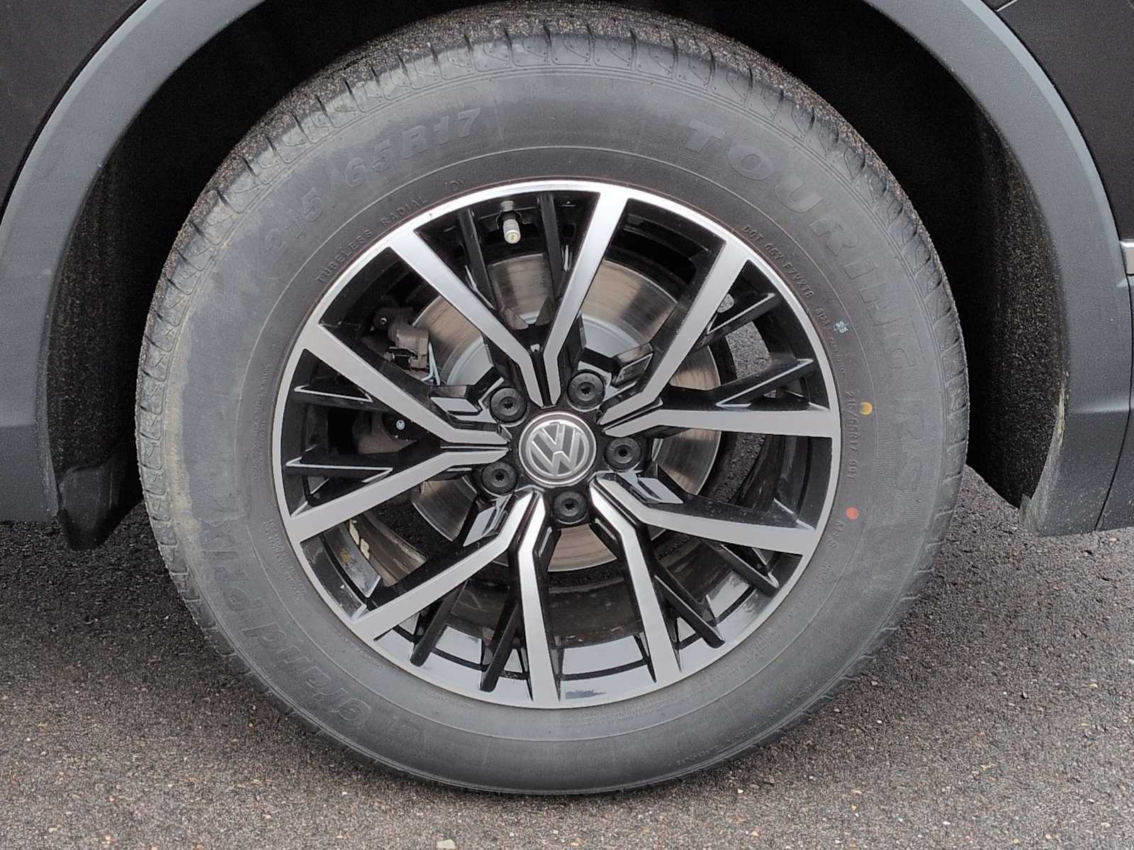 Thumbnail: 2021 Volkswagen Tiguan - 13