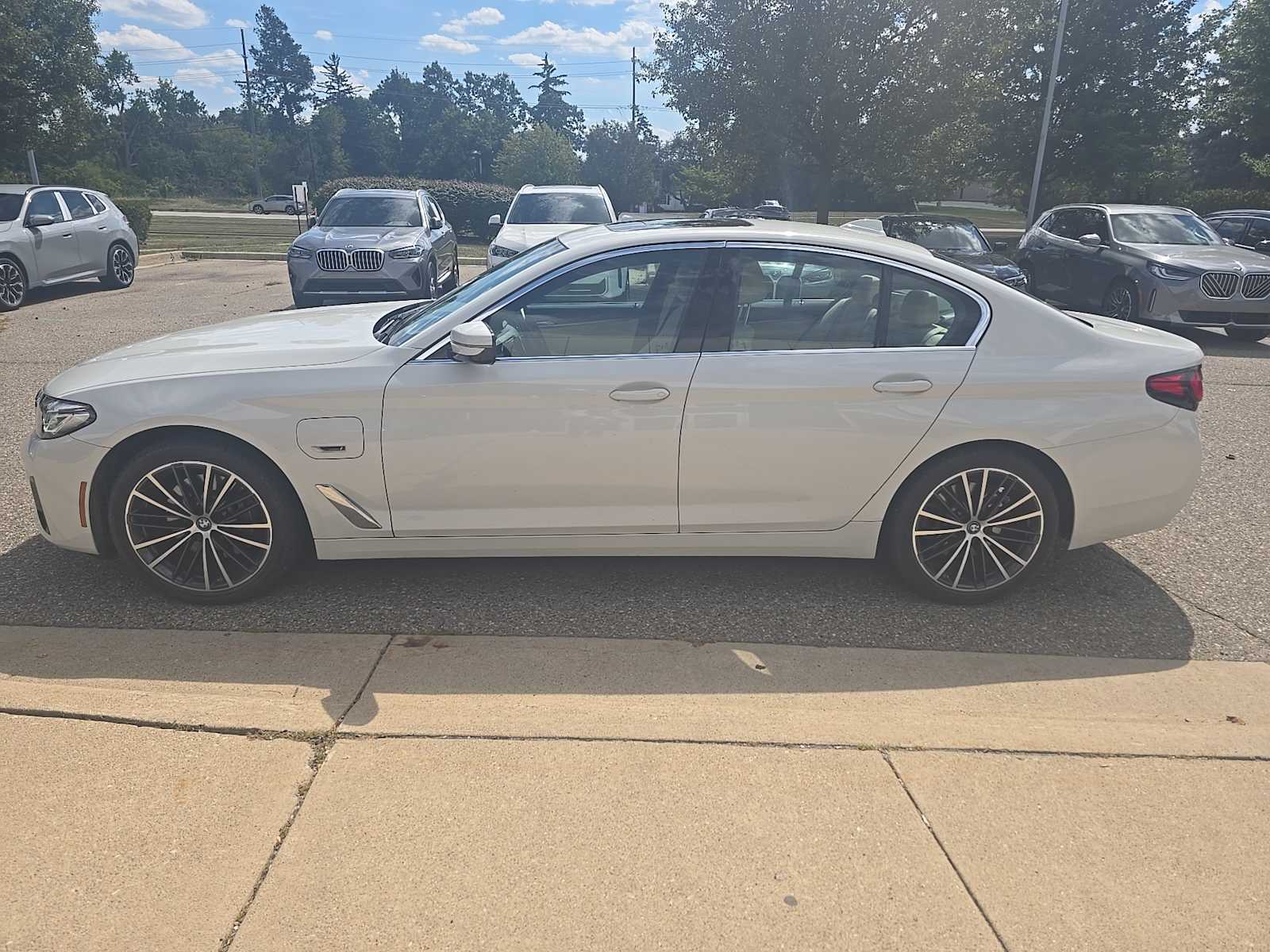 Thumbnail: 2023 BMW 5 Series - 1