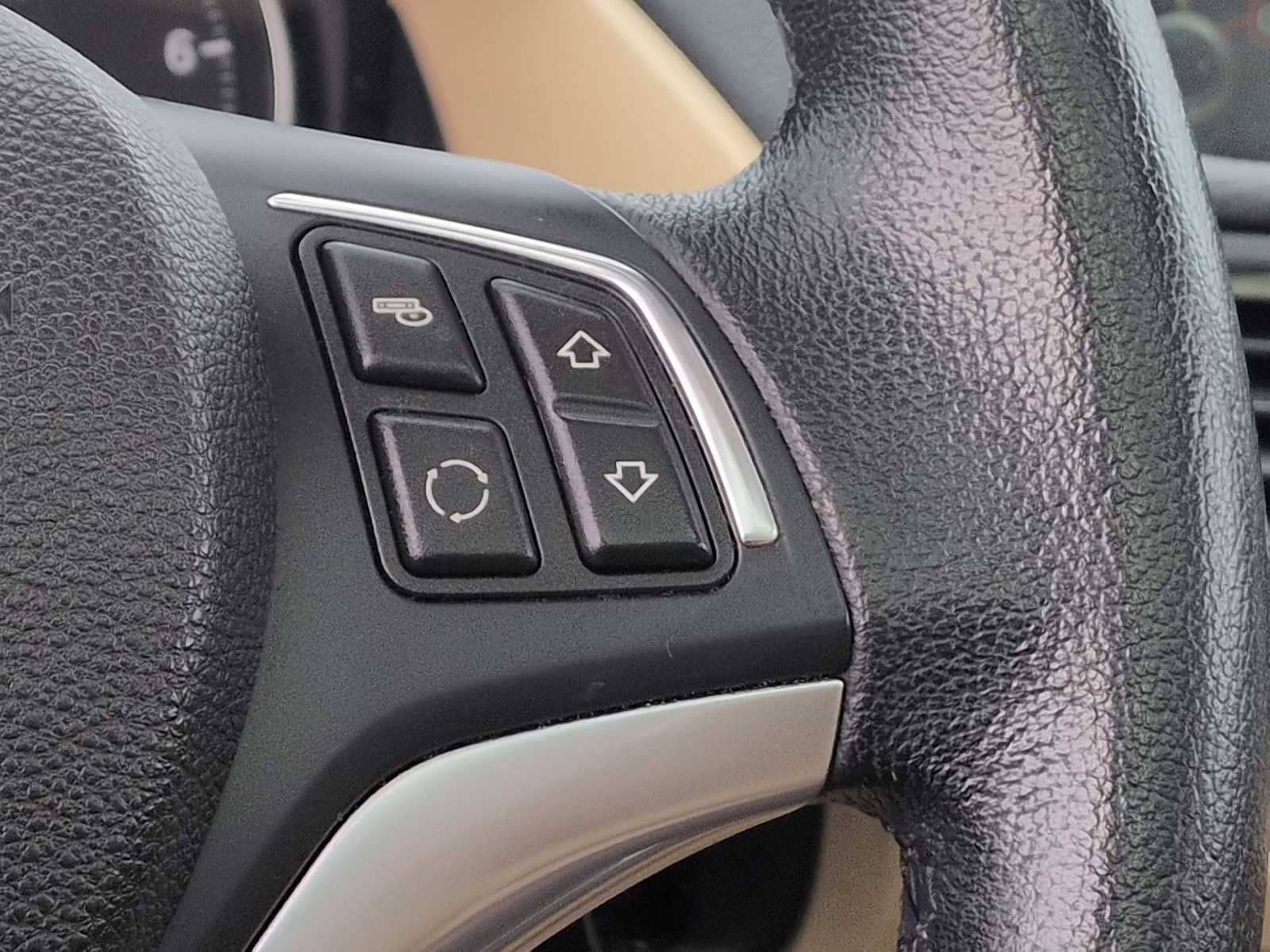 Thumbnail: 2013 BMW X1 - 27