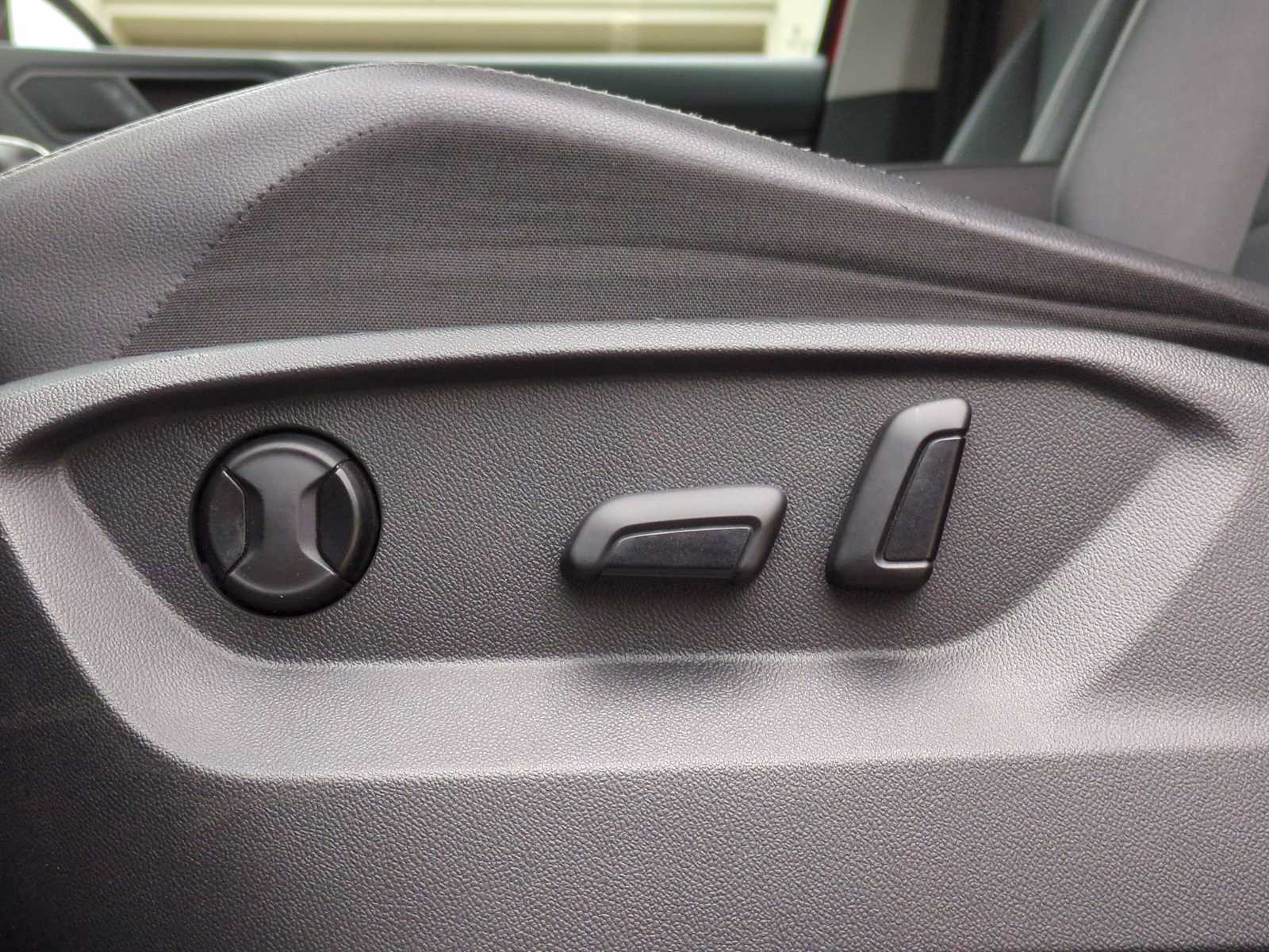 Thumbnail: 2019 Volkswagen Tiguan - 17