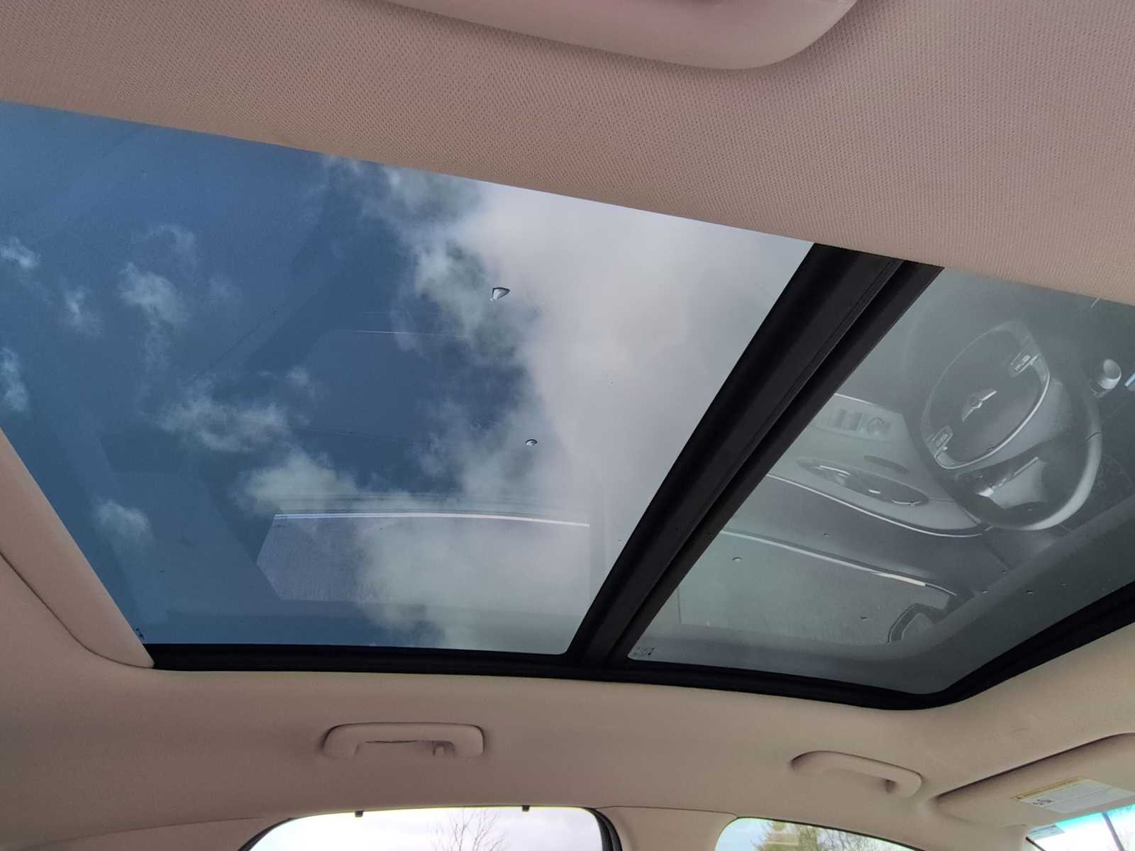 Thumbnail: 2022 Genesis GV70 - 21