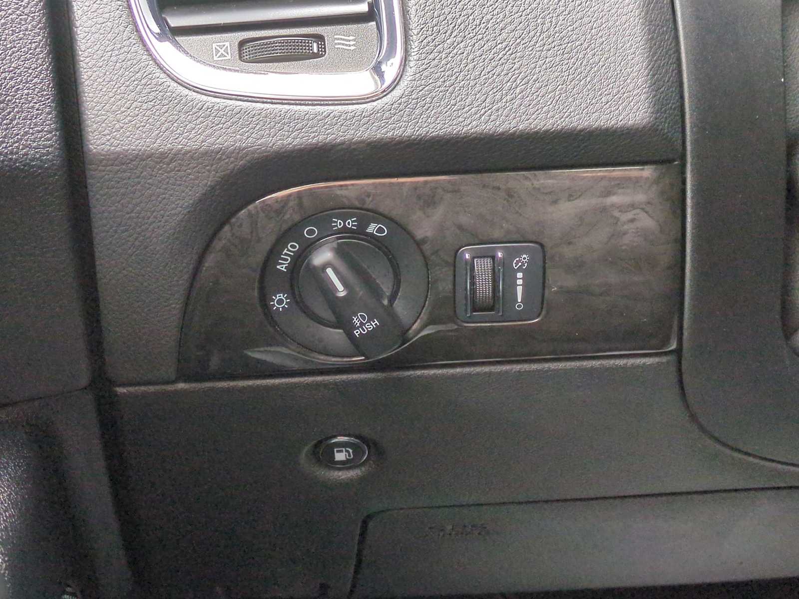 Thumbnail: 2014 Dodge Durango - 28