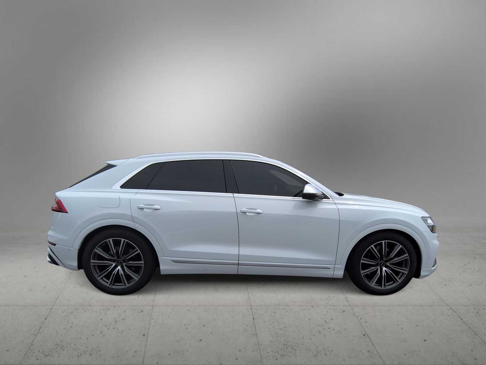 Thumbnail: 2023 Audi SQ8 - 9