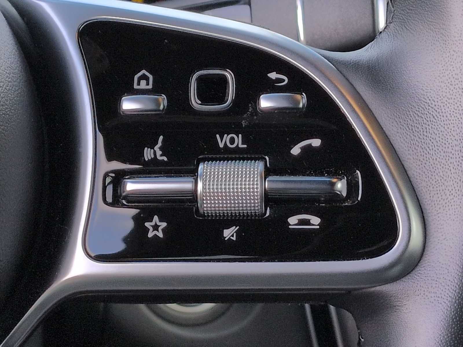 Thumbnail: 2022 Mercedes-Benz GLC - 24