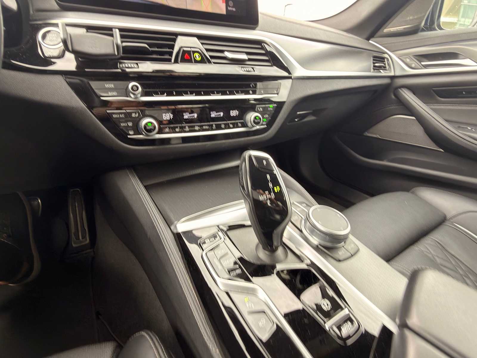 Thumbnail: 2022 BMW 5 Series - 22