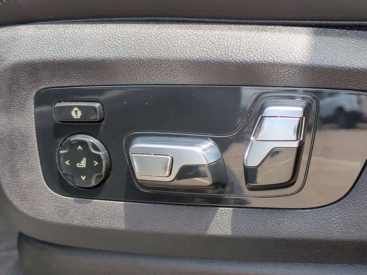 Thumbnail: 2025 BMW X7 - 16