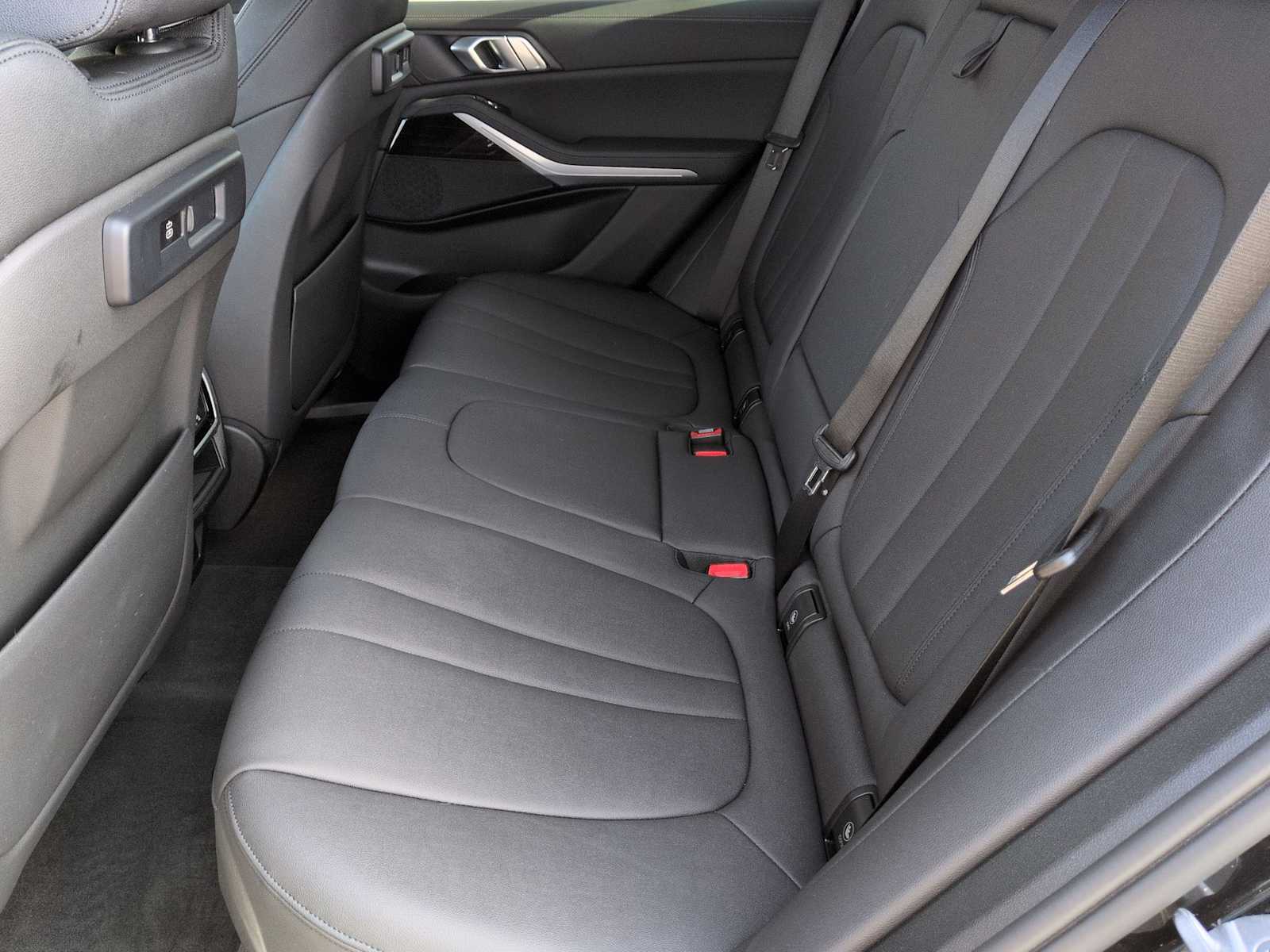 Thumbnail: 2021 BMW X5 - 21