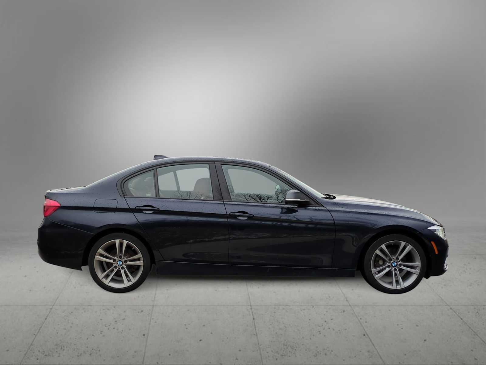 Thumbnail: 2016 BMW 3 Series - 9