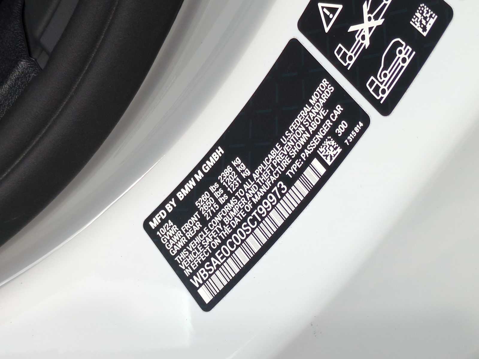 Thumbnail: 2025 BMW M8 - 32