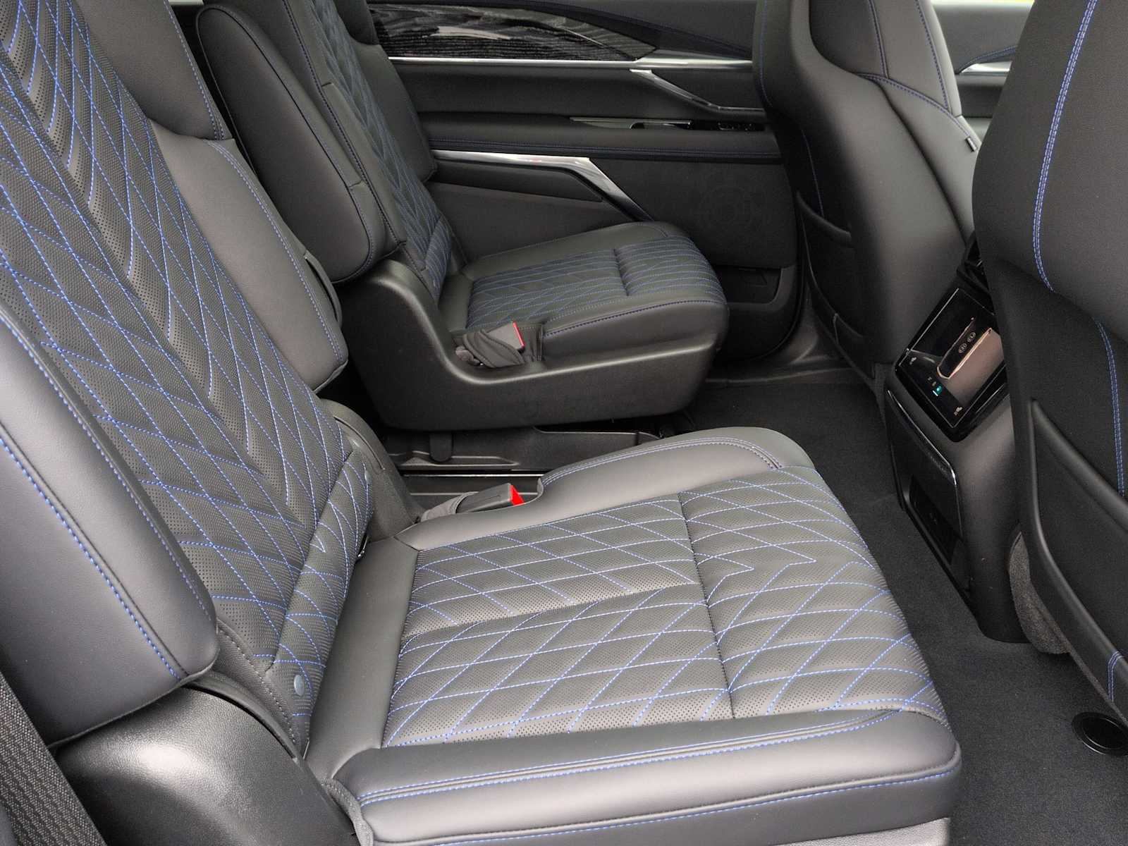 Thumbnail: 2025 Cadillac Escalade IQ - 21