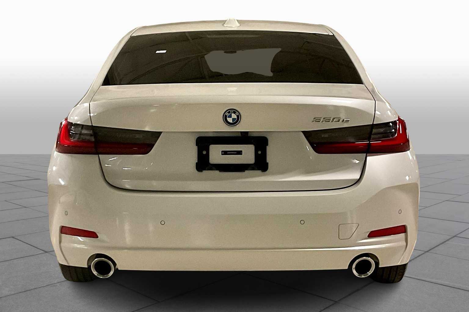 2024 Bmw 330e Sedan photo 3
