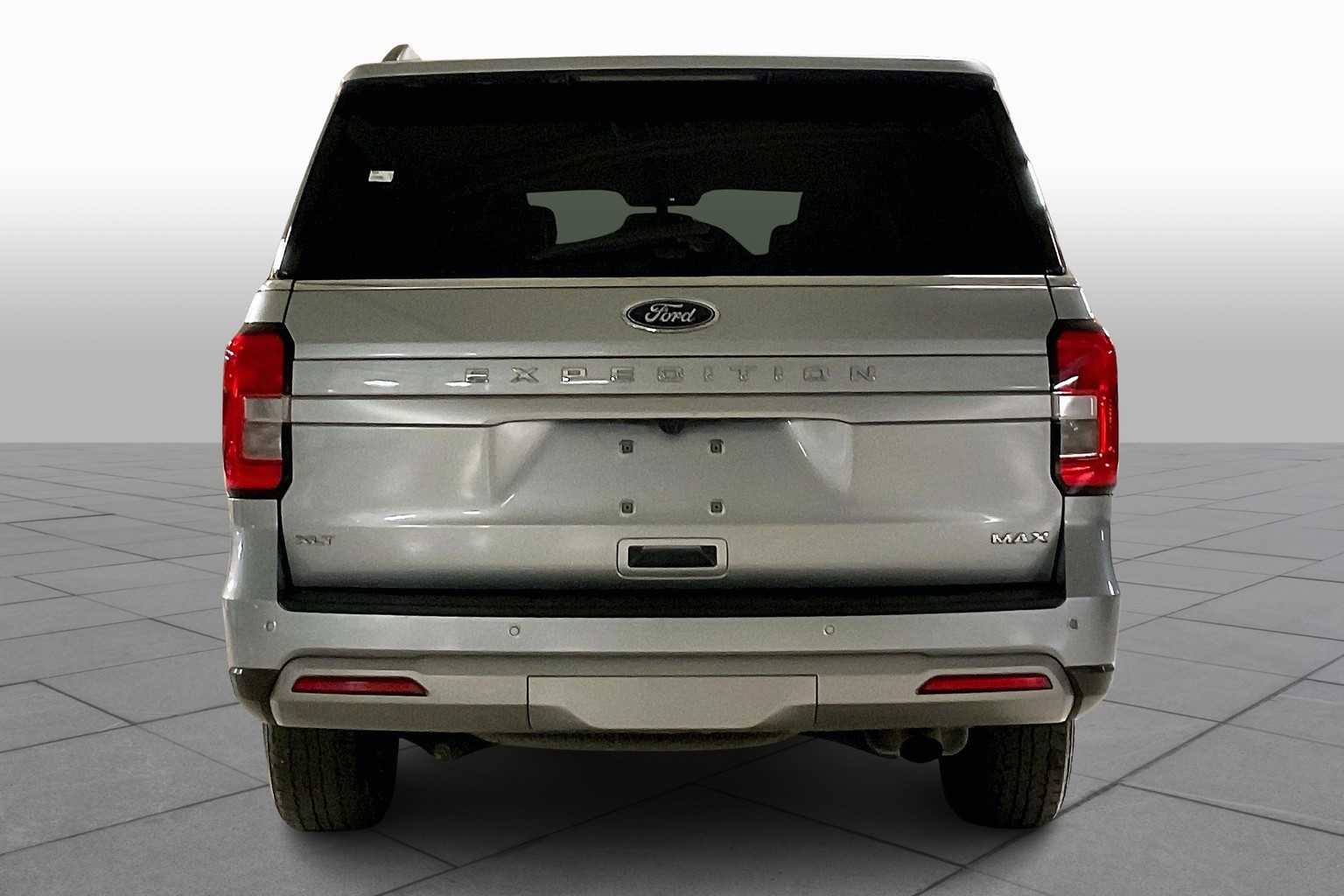 2022 Ford Expedition MAX XLT photo 3
