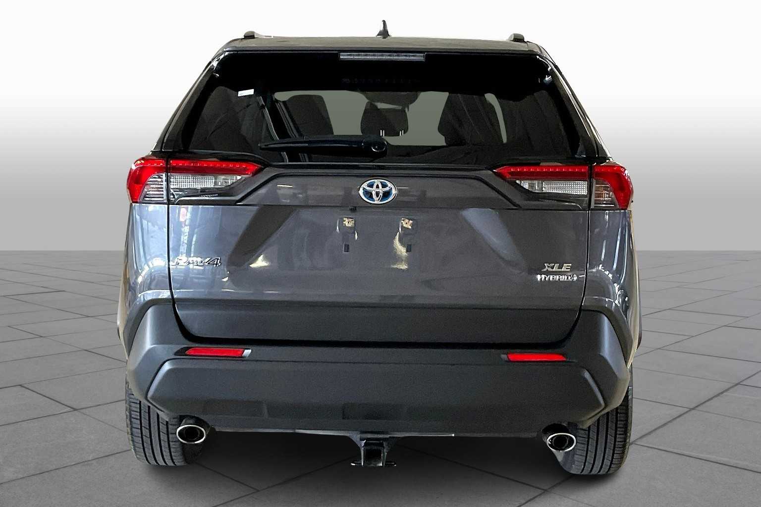 2021 Toyota RAV4 Hybrid XLE photo 3
