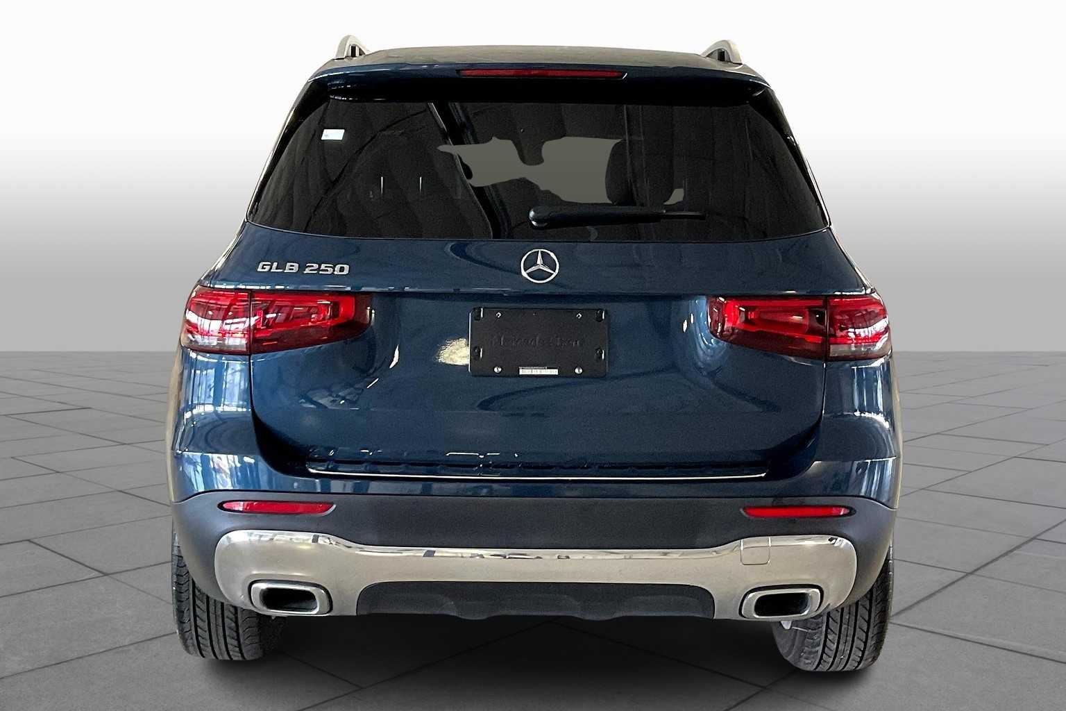 2023 Mercedes Benz GLB 250 photo 3