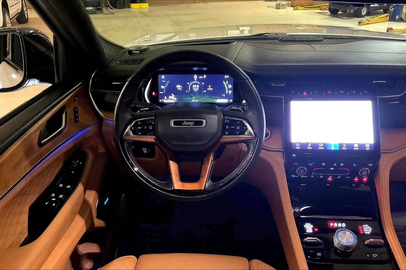 2022 Jeep Grand Cherokee 4xe Summit Reserve photo 4