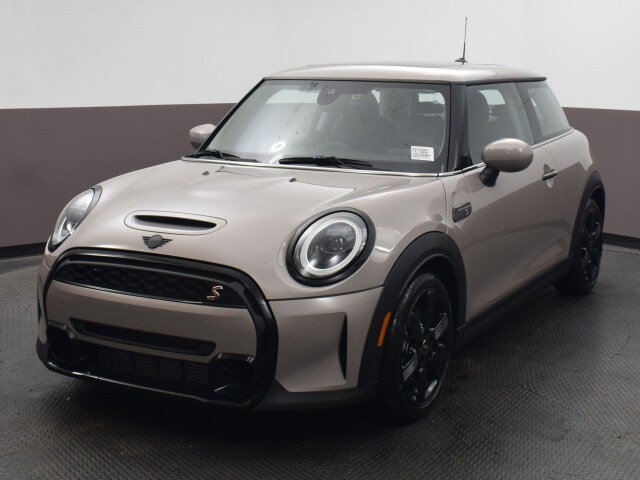 2023 MINI 3 Door S's photo
