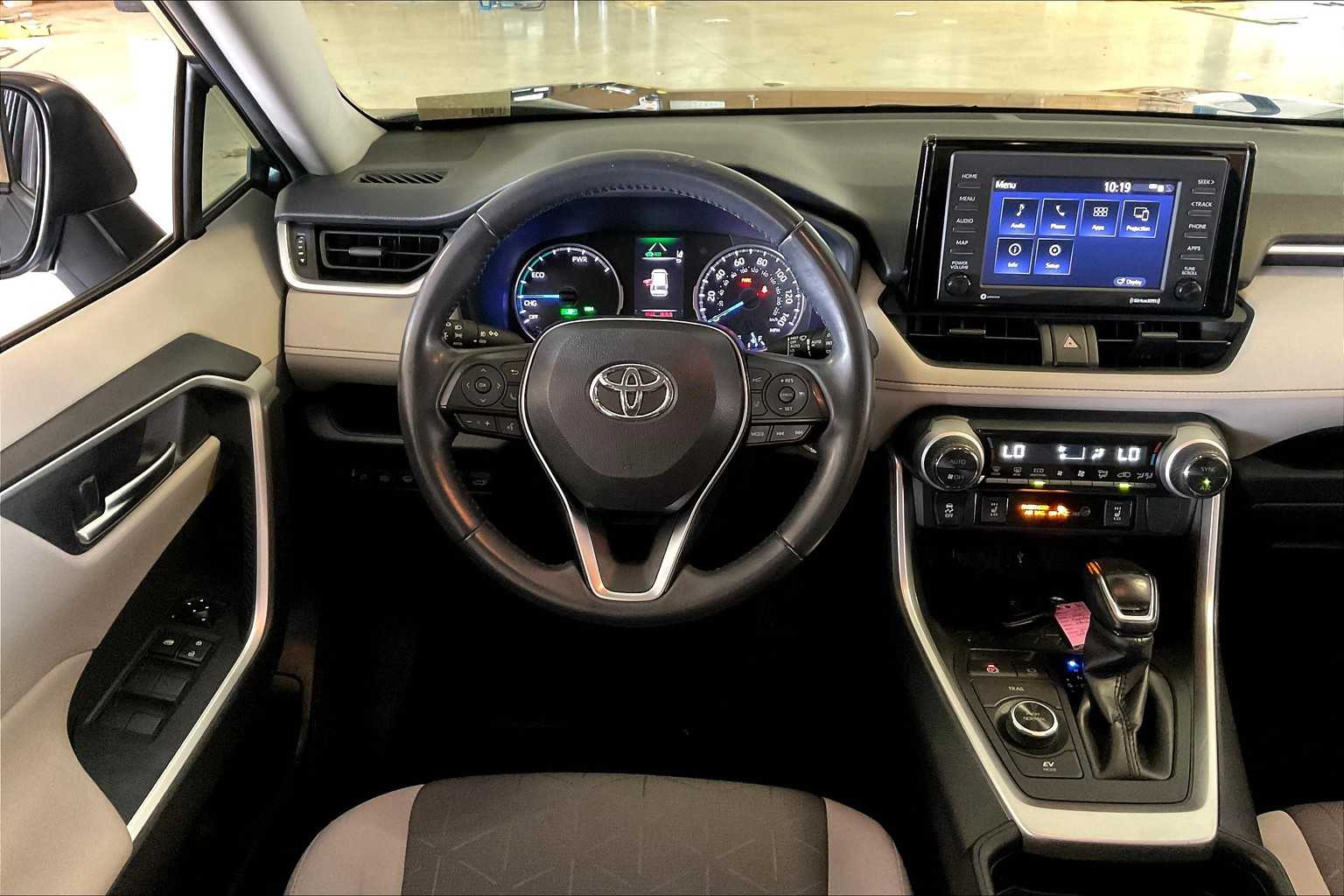 2021 Toyota RAV4 Hybrid XLE photo 4