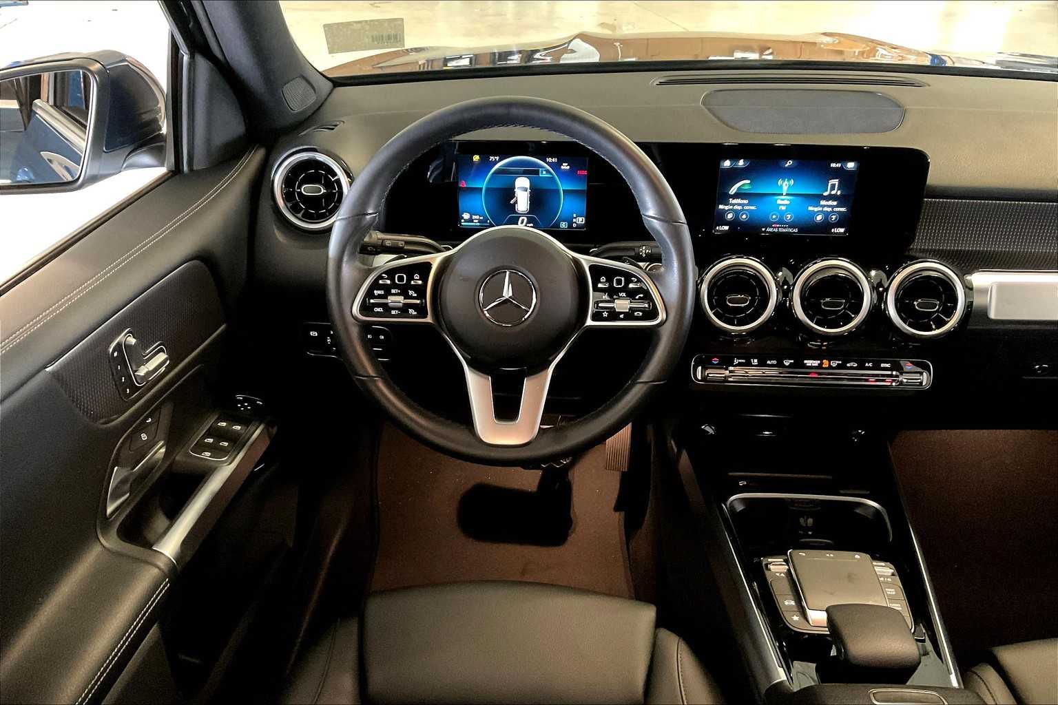 2023 Mercedes Benz GLB 250 photo 4