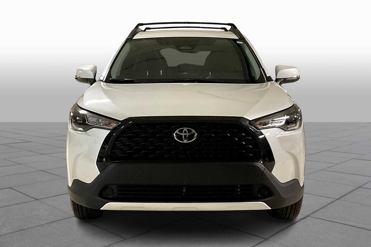 2024 Toyota Corolla Cross LE photo 2