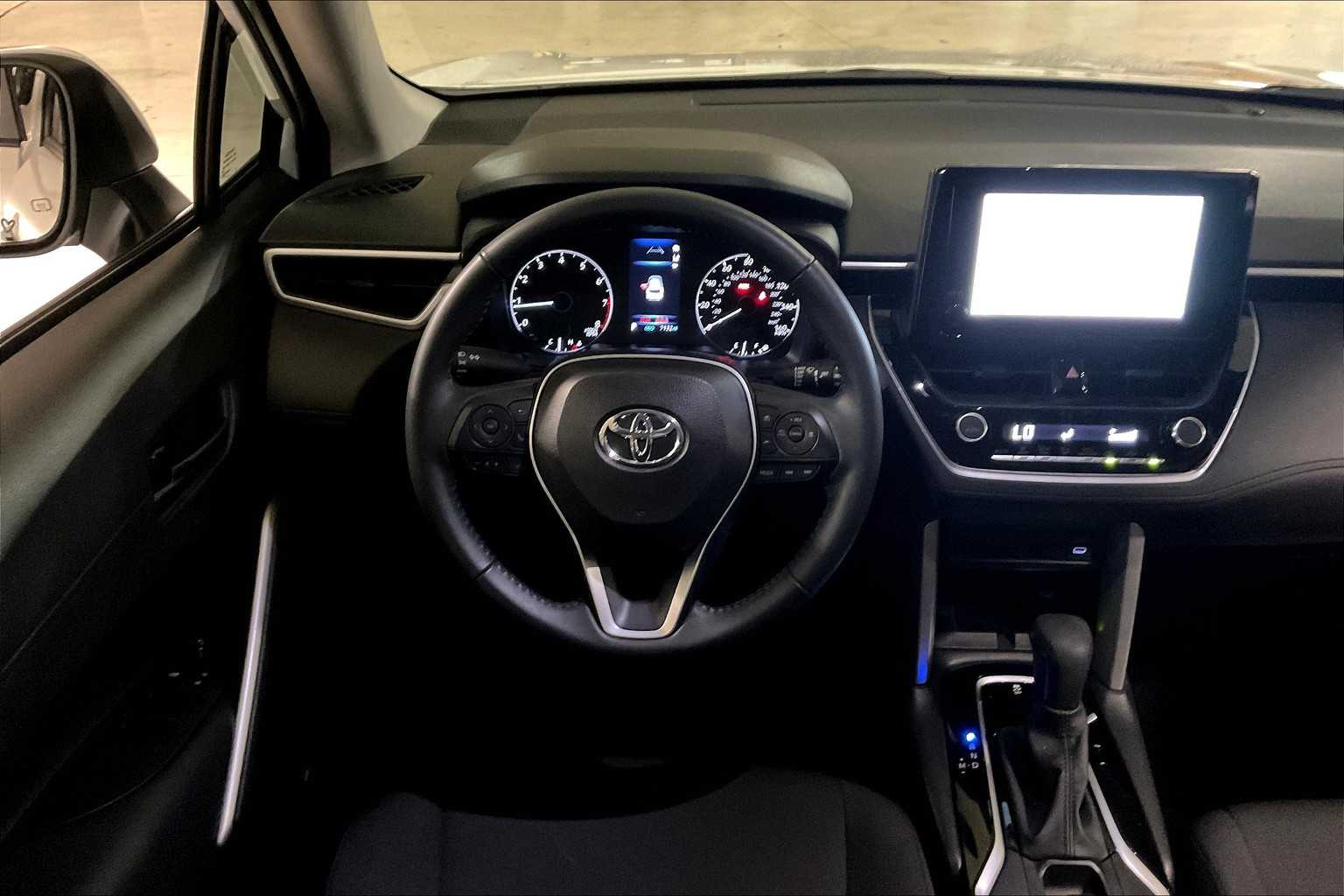 2024 Toyota Corolla Cross LE photo 4
