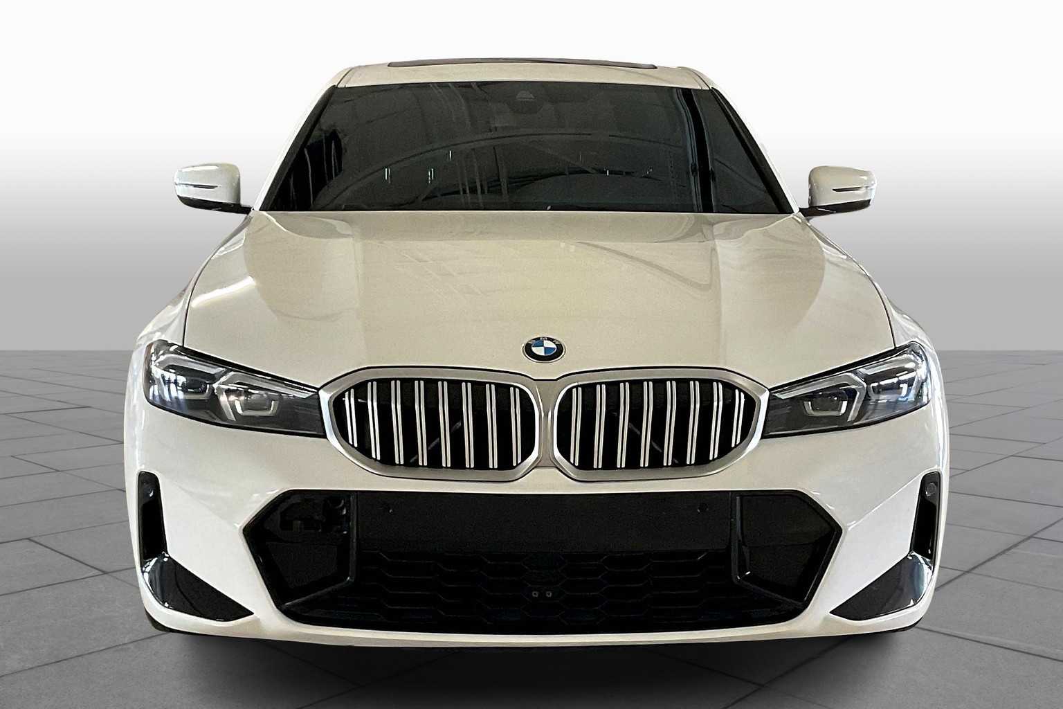 2023 Bmw 330i Sedan photo 2