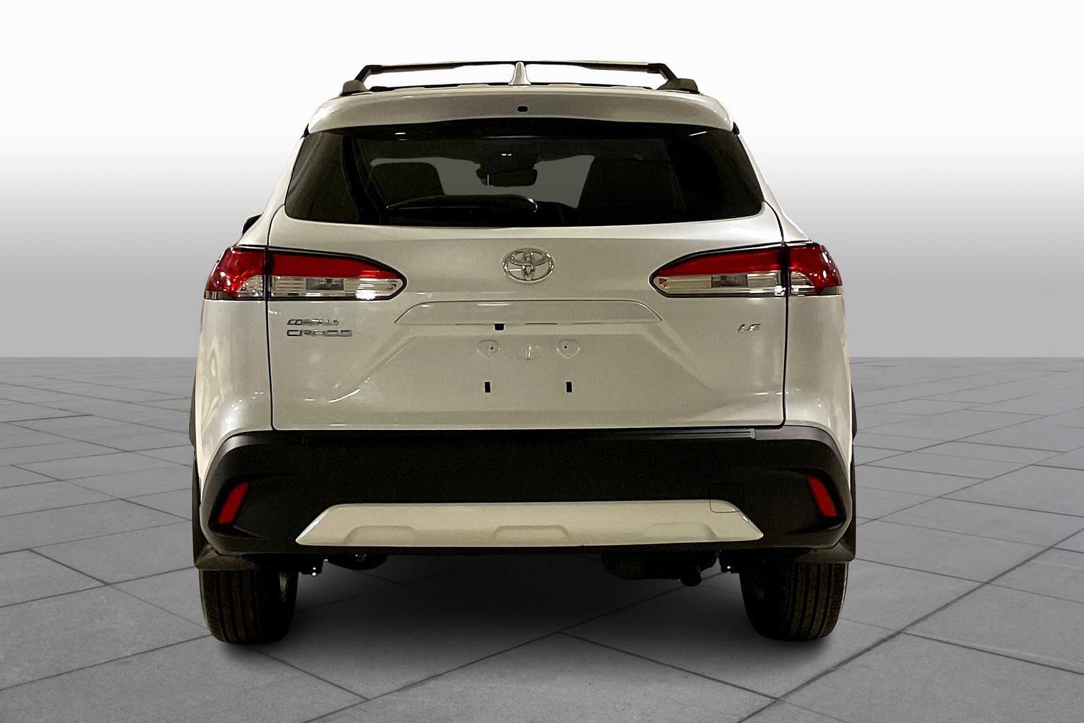2024 Toyota Corolla Cross LE photo 3