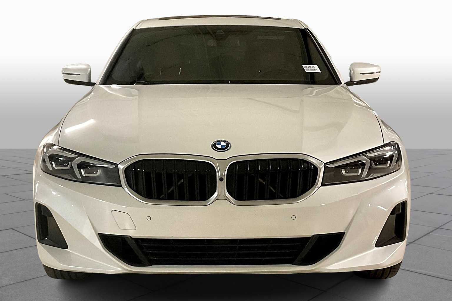 2024 Bmw 330e Sedan photo 2