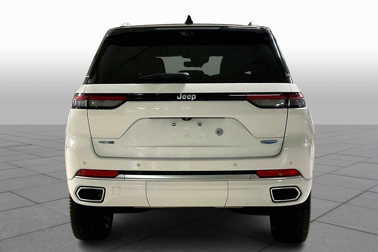 2022 Jeep Grand Cherokee 4xe Summit Reserve photo 3