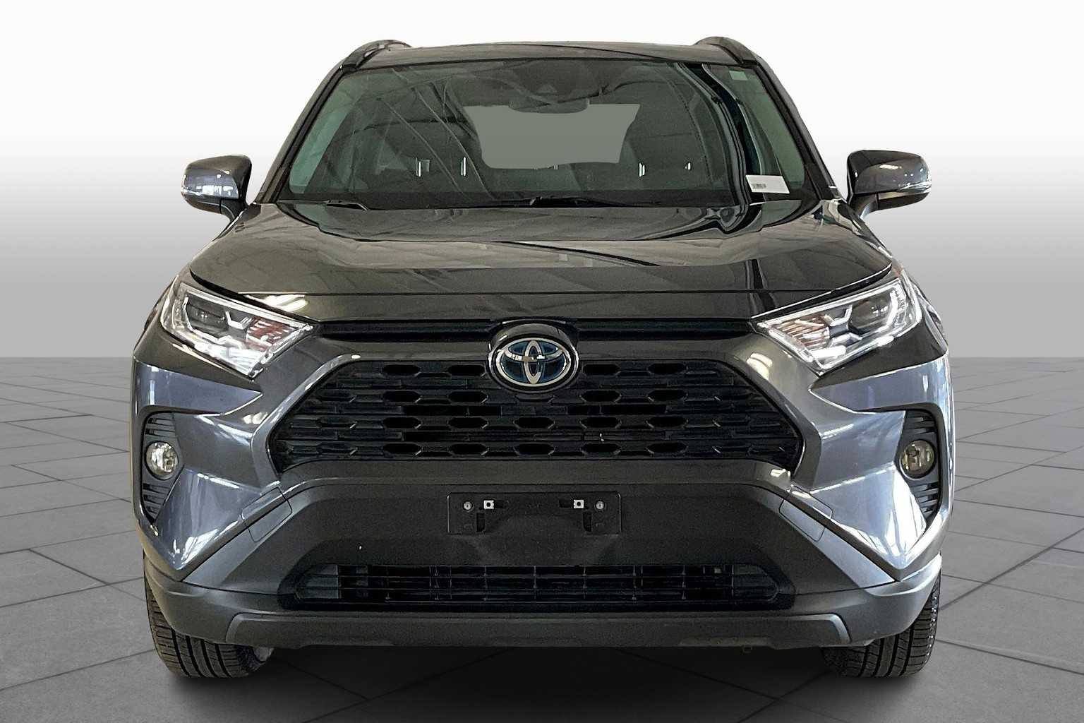 2021 Toyota RAV4 Hybrid XLE photo 2