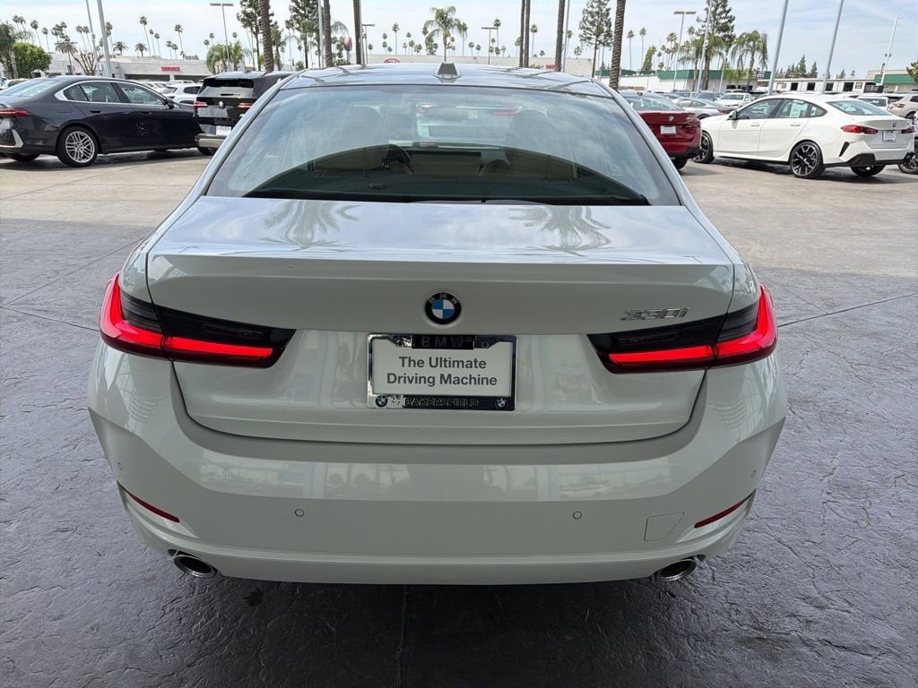 2025 BMW 330i 330i photo 4