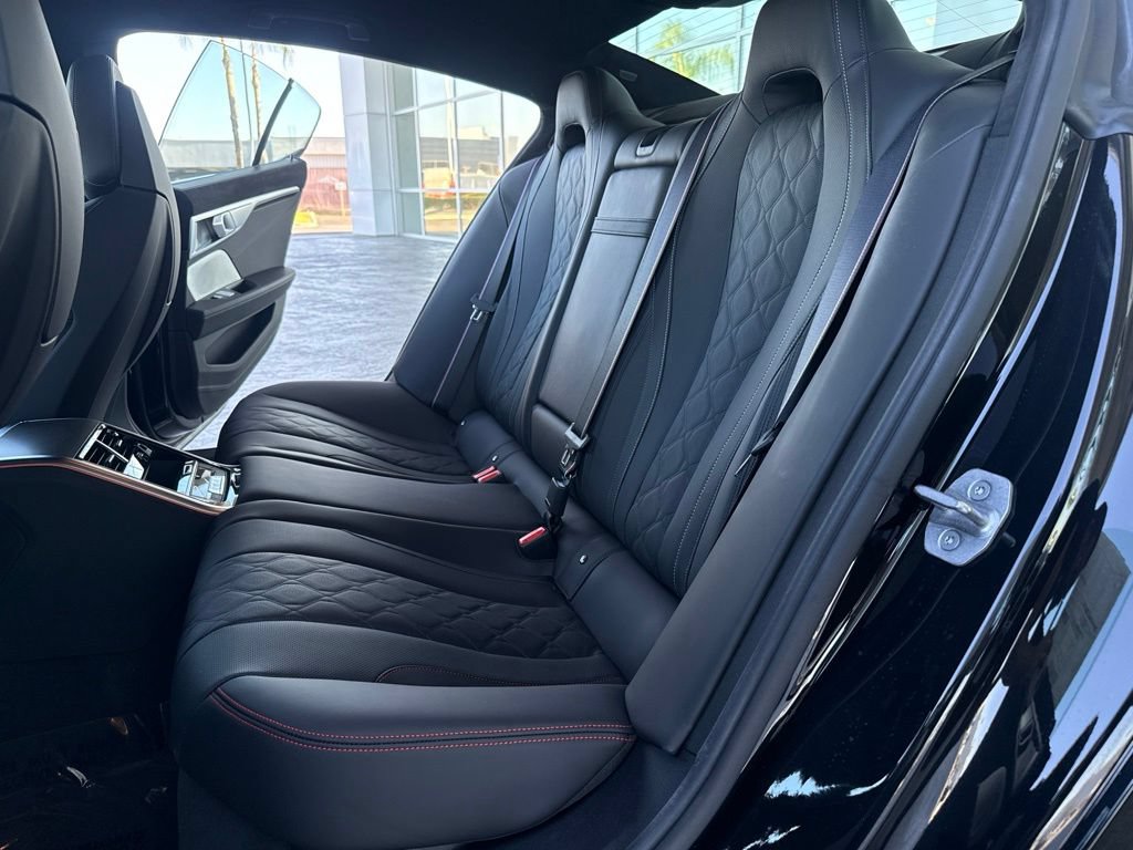 2026 BMW 8 Series M850i - Photo 13