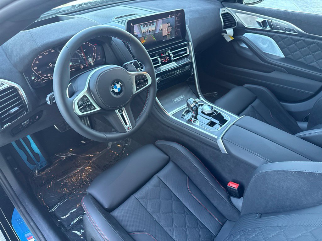 2026 BMW 8 Series M850i - Photo 9