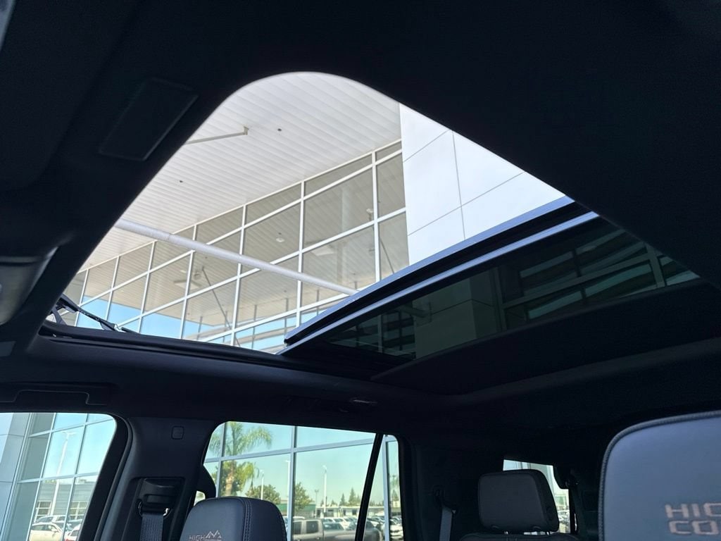 2025 Chevrolet Tahoe High Country - Photo 12