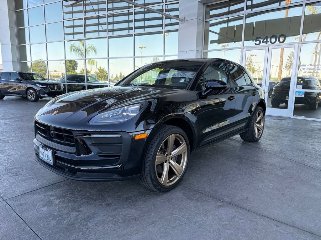 2024 Porsche Macan -'s photo
