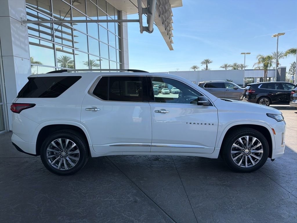 2023 Chevrolet Traverse Premier photo 3
