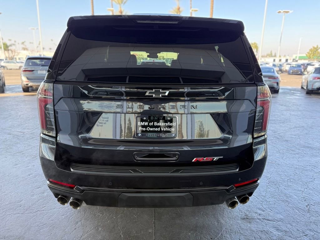 2025 Chevrolet Suburban RST photo 4