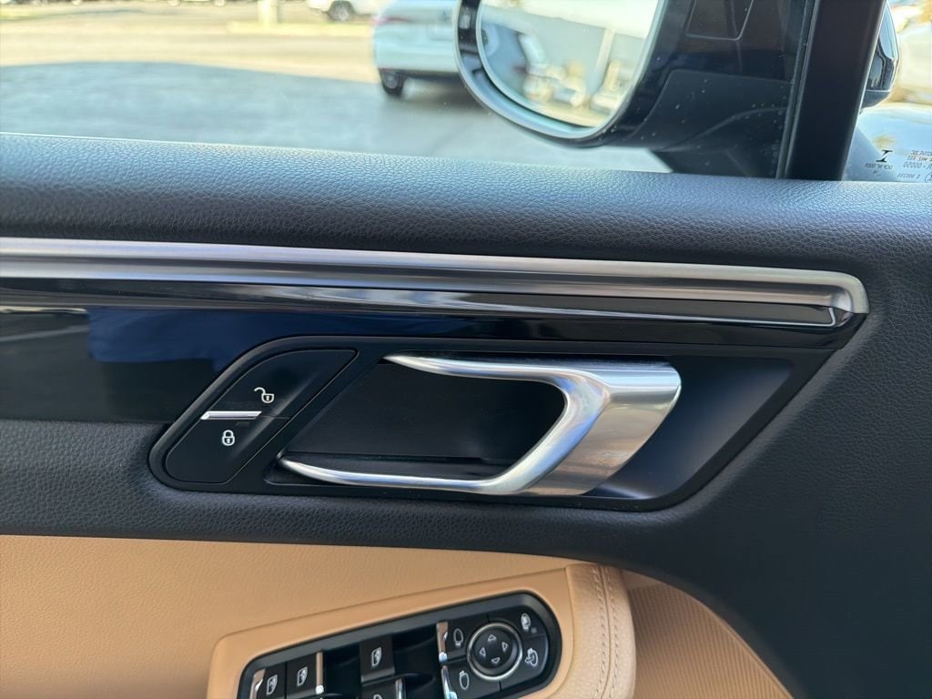 2018 Porsche Macan Sport Edition photo 6