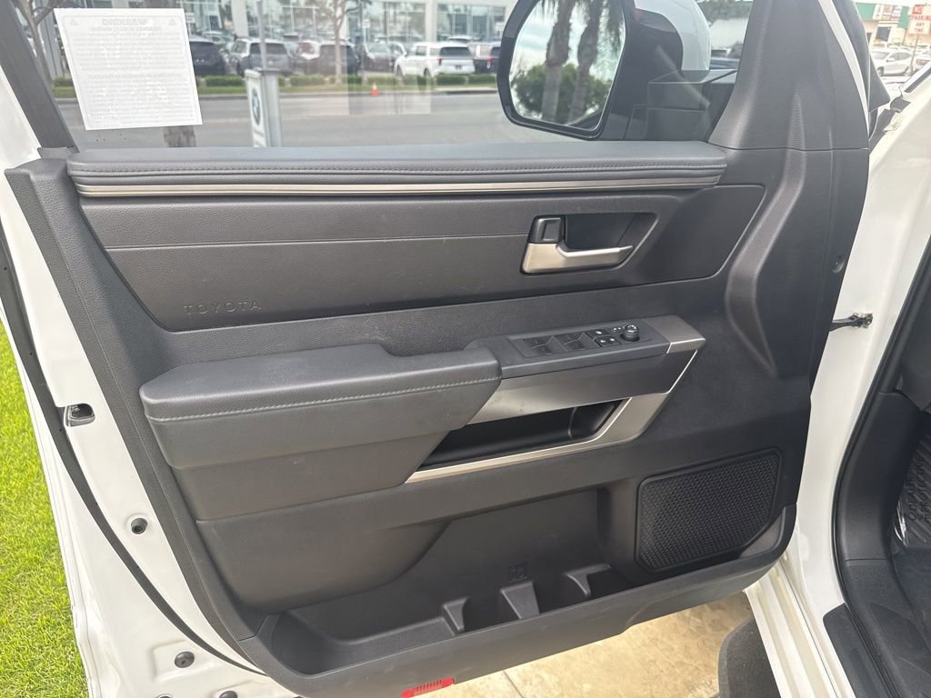 2023 Toyota Sequoia SR5 photo 6