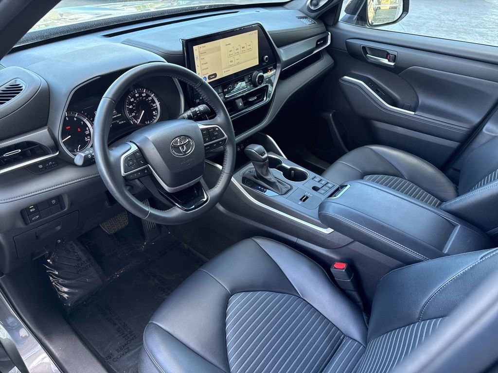 2023 Toyota Highlander XSE photo 3